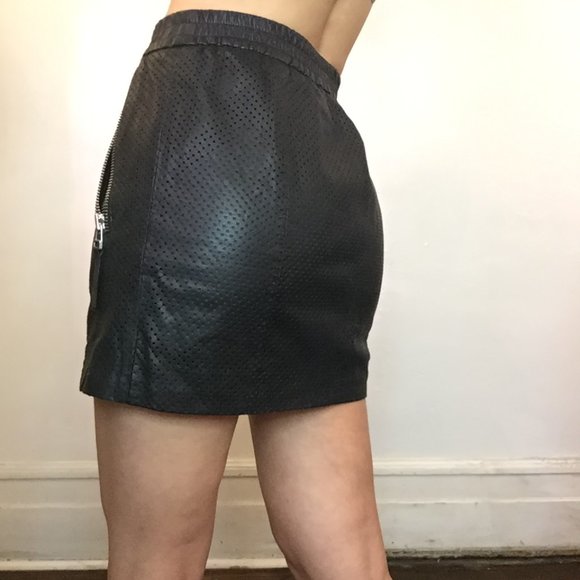 GESTUZ Leather Mini Skirt - Picture 3 of 4